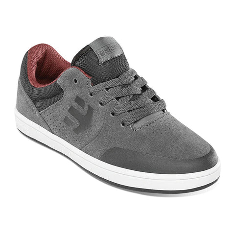 The Etnies Marana Michelin Shoes in Grey/Black/Red feature Michelin performance rubber to provide exceptional grip for any adventure.