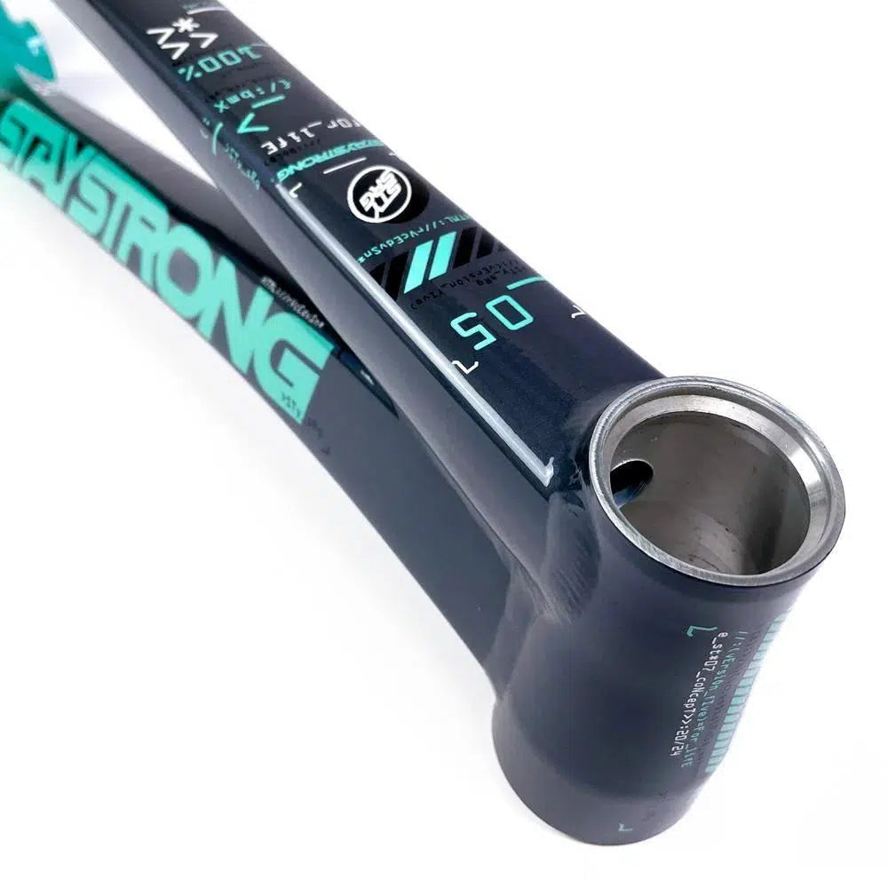 Close-up of a bike crank arm featuring branding and geometric designs in green and white. The metallic, cylindrical crank arm complements the Staystrong V5 Disc Pro XXL Frame constructed from 6061 alloy tubing for enhanced durability.