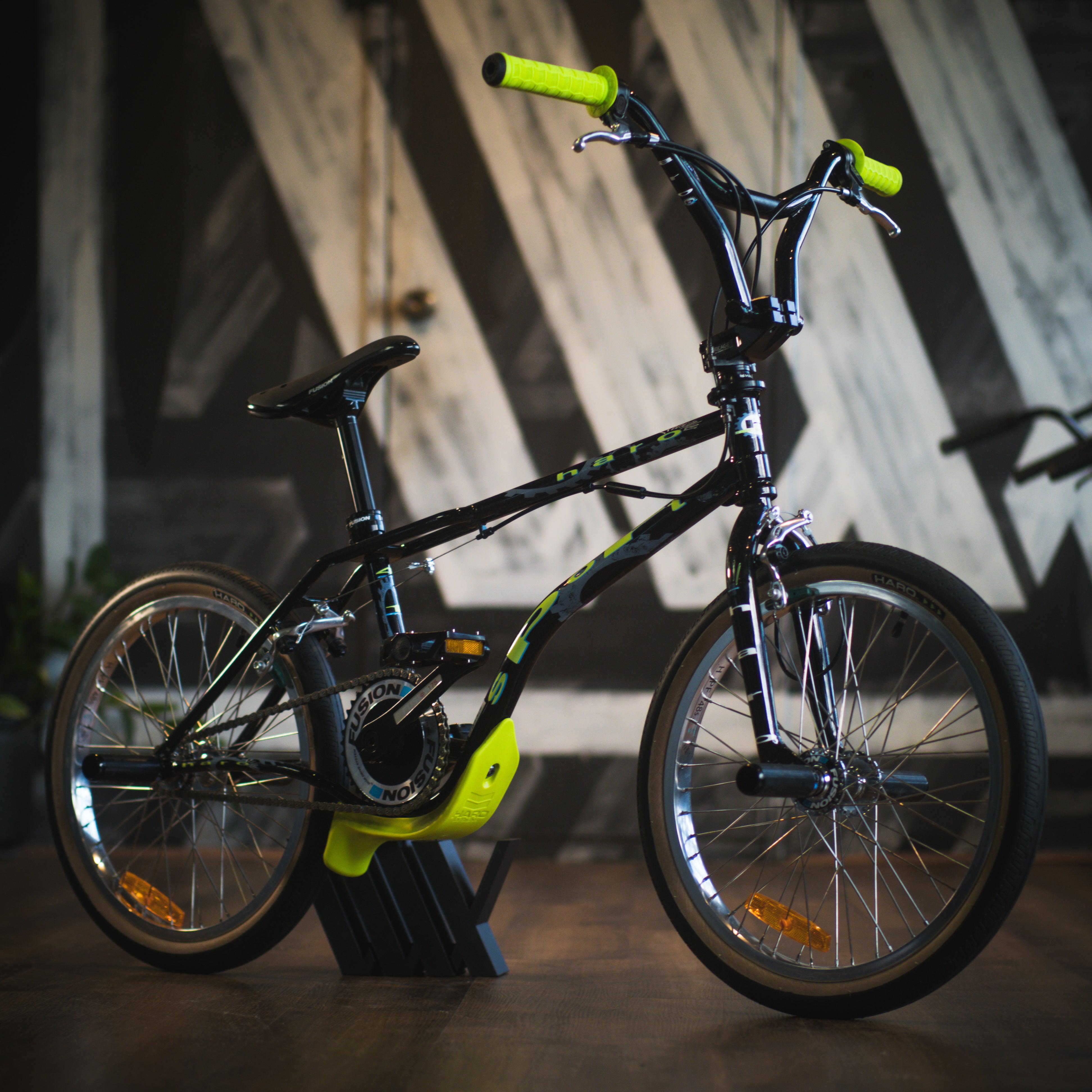 Product Description: A sleek Haro Lineage Sport Freestyler Bashguard 20 Bike resting gracefully on a polished wooden floor.