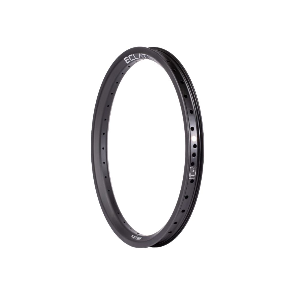 The Eclat Carbonic Rim (Brakeless), a carbon fiber rim on a white background, known for being stiff and lightweight.