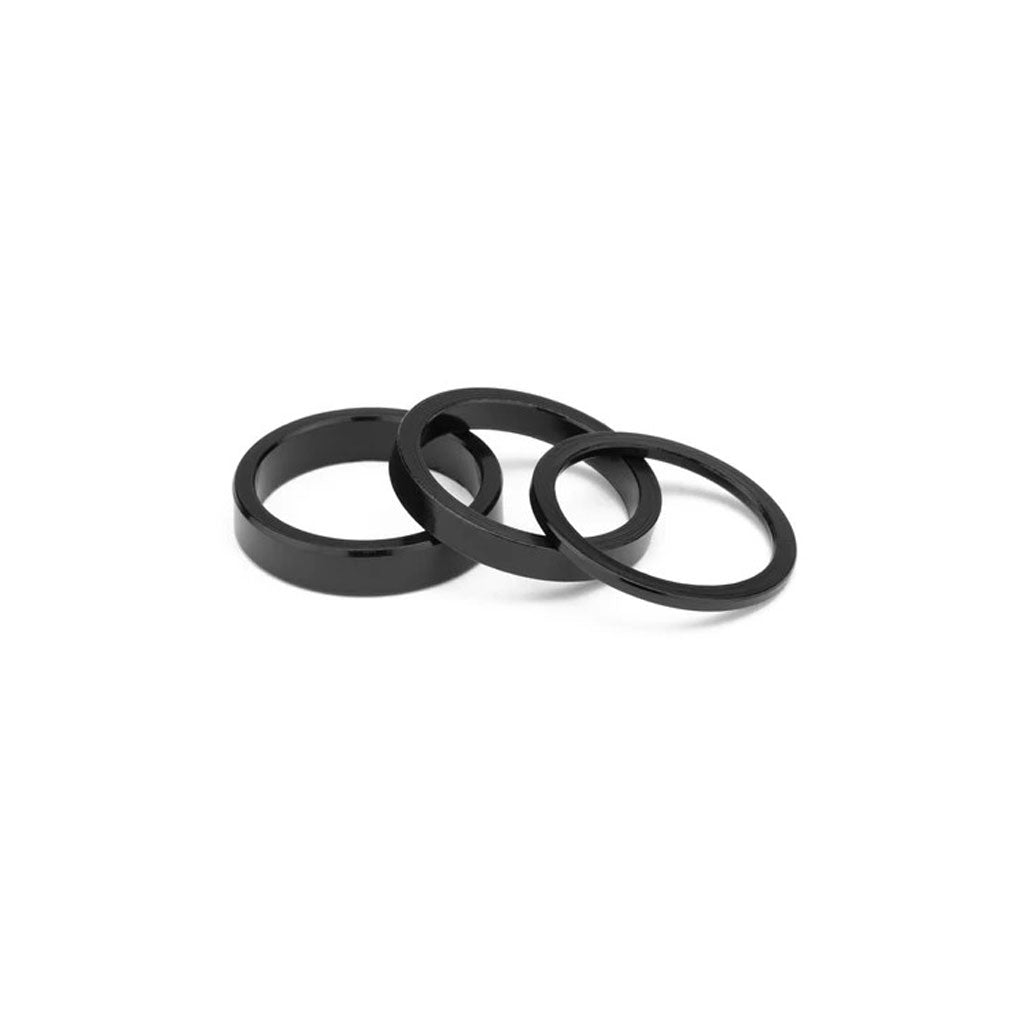 Three Mission Headset Spacers 11/8, made of black metal and varying in thickness, are arranged on a white background.