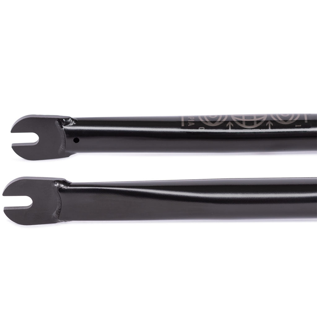 Two Utopia Zero (With Mounts) Forks with a glossy finish, shown side by side, are perfect for flatland use. They also feature zero-offset fork design for superior stability with integrated headsets compatibility.